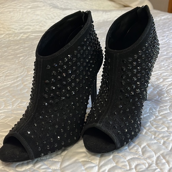 Michael Kors Black suede leather stud booties size 9 - Picture 2 of 13
